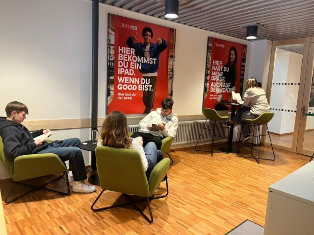 Wir setzen auf Digitalisierung und KI und ergänzen unseren Unterricht bewusst durch etwas Zeitloses. Echte Bücher 📖 und echte Persönlichkeitsbildung. 🙌🏻📖🫶

#lesenbildet #sonneundbeton #wirsindgroßhändler