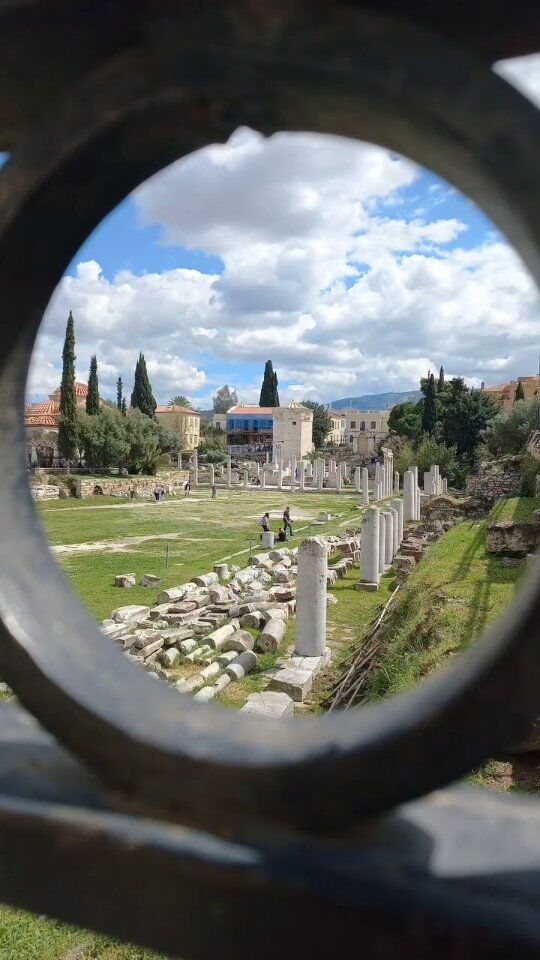 Fortbildung unter der griechischen Sonne 🇬🇷☀️ Unsere beiden Lehrkräfte haben die Osterferien im April'26 genutzt, um sich bei einem Erasmus+ Kurs in Athen weiterzubilden. Neben spannenden neuen Impulsen für den Unterrichtsalltag blieb auch noch Zeit, die beeindruckenden historischen Sehenswürdigkeiten der Stadt zu erkunden. 

#Erasmus #teachersacademy