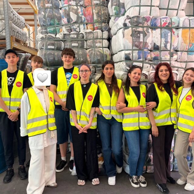 E1c - Carla Tex Sortierwerk in Hohenems

Textilien werden hier sortiert, aufbereitet und wiederverwertet. 

❤ Verkauf in 5 Carla Second Hand Shops
❤️‍🩹 Reserve für Katastrophenfälle
❤️‍🩹 Hilfsprojekte
🏭 Rohstoff für Industrie