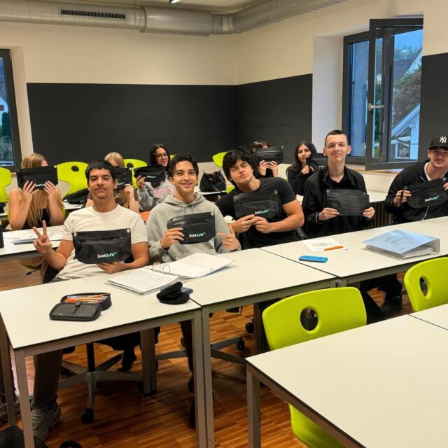 Vielen Dank an @liv_lehreinvorarlberg für die Drybag-Starter-Kits zum Schulstart für unsere Erstklässler:innen! 🙌